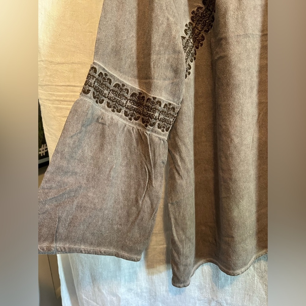 Knox Rose Gray Brown Blouse with Chic Detailing XXL.  Boho design